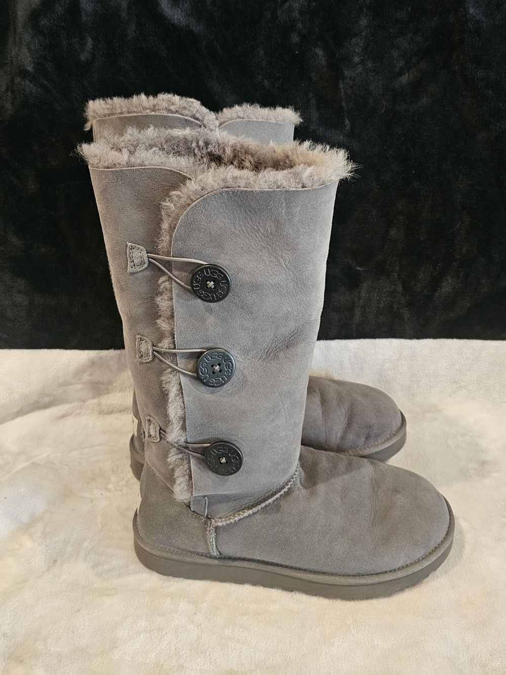 UGG Classic Button-Detail Shearling Boots - Gray Size 10